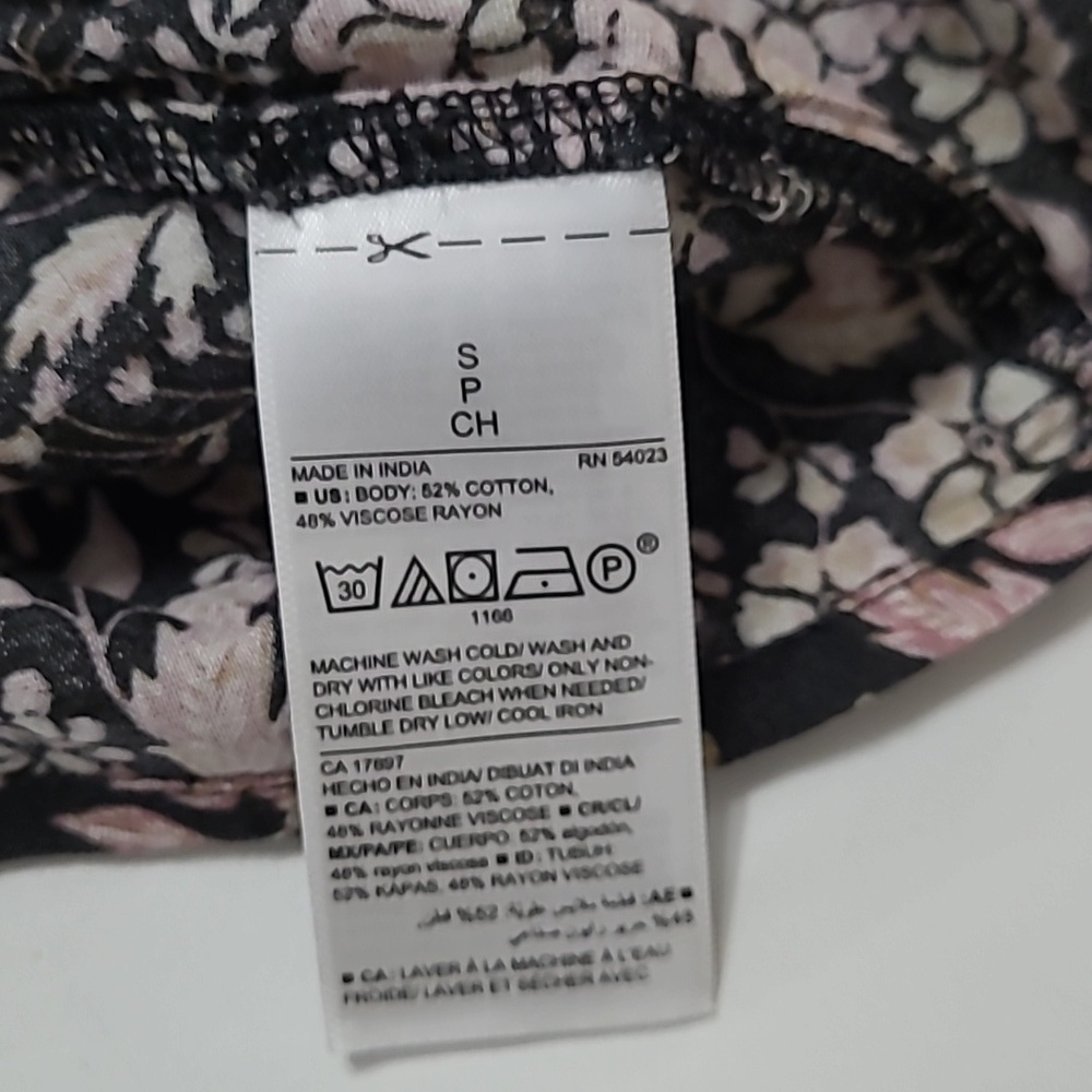 NWT Old Navy Sleeveless Black Floral Blouse with Ruffles & Smocked Back size S - Picture 5 of 7